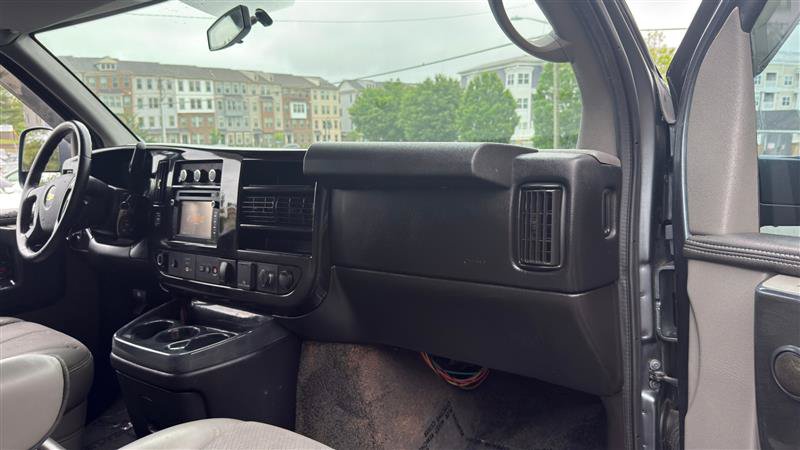 Used 2015 Chevrolet Express 2500 Extended RWD image 15