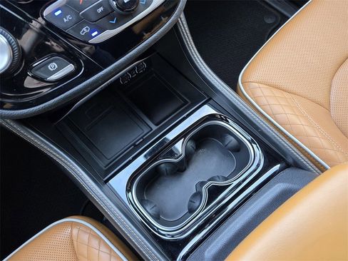 Used 2021 Chrysler Pacifica Pinnacle image 18