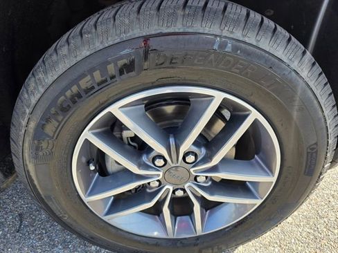 Used 2020 Jeep Grand Cherokee Limited w/ Luxury Group II image 9