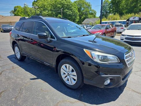 Used 2017 Subaru Outback 2.5i Premium AWD/4WD image 3