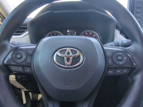 Used 2022 Toyota RAV4 XLE image 23