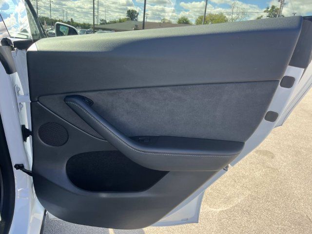 Used 2022 Tesla Model Y Performance AWD/4WD image 21
