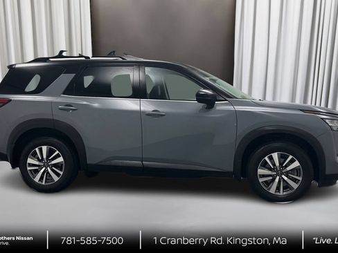 Used 2024 Nissan Pathfinder SL AWD/4WD image 4