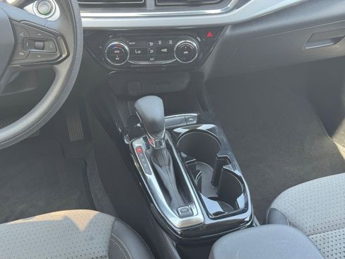 Used 2025 Chevrolet Trax LT FWD image 41
