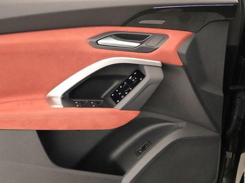 Certified 2025 Audi SQ5 Prestige image 21