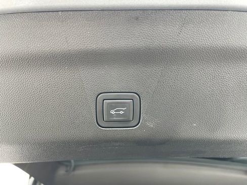 Used 2024 Chevrolet Suburban Z71 w/ Z71 Off-Road Package AWD/4WD image 23