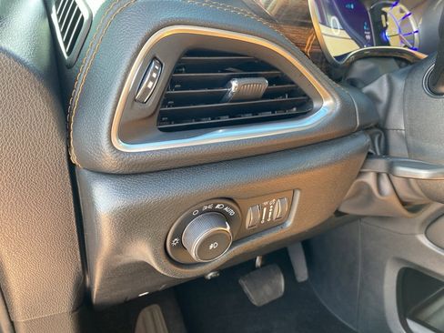 Used 2023 Chrysler Pacifica Pinnacle image 35