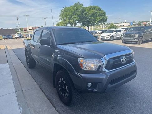 Used 2015 Toyota Tacoma 4x4 Double Cab w/ SR5 Package image 2