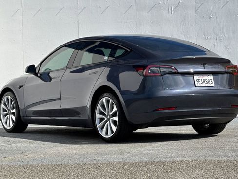 Used 2023 Tesla Model 3 Standard Range image 5