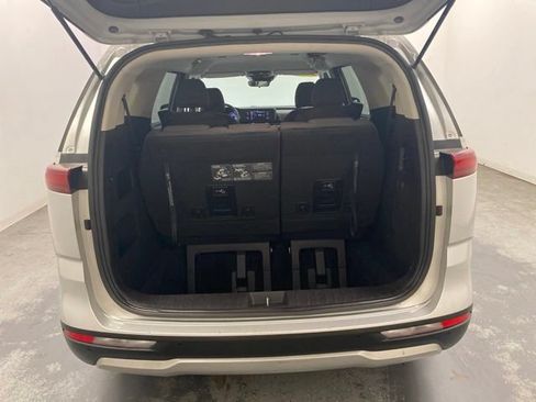 Used 2023 Kia Carnival LX FWD image 31