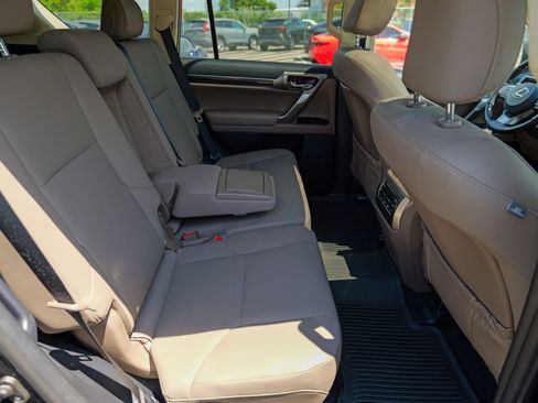 Used 2023 Lexus GX 460 Premium w/ Premium Package AWD/4WD image 32