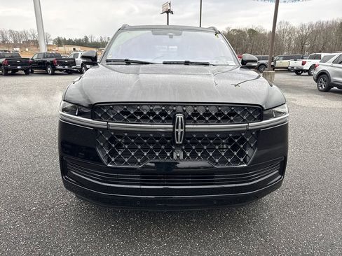 Used 2025 Lincoln Navigator L Reserve w/ Jet Appearance Package image 2