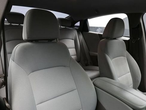 Used 2017 Chevrolet Malibu LT FWD image 25