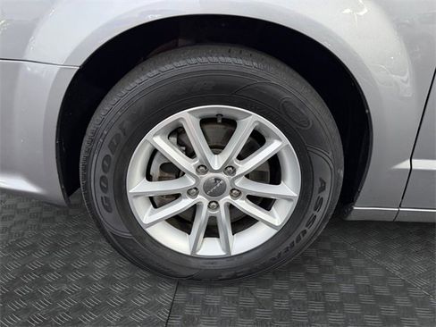 Used 2013 Dodge Grand Caravan SXT w/ UConnect Hands-Free Group image 13