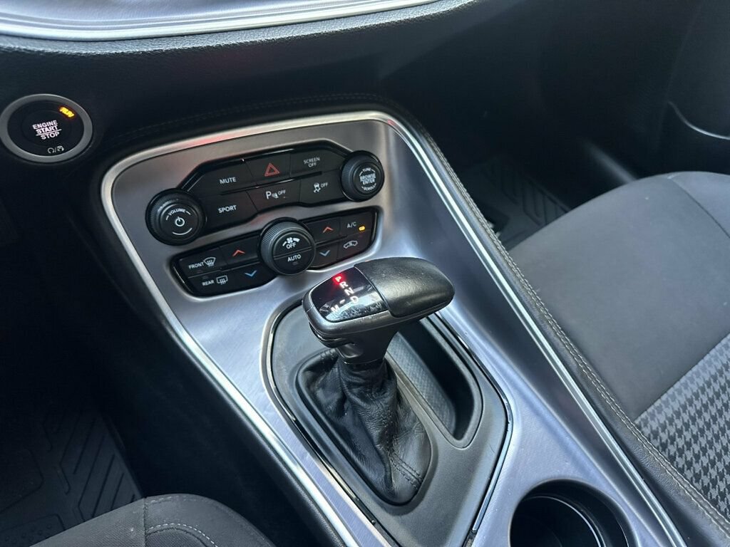 Used 2019 Dodge Challenger R/T w/ Driver Convenience Group RWD image 20