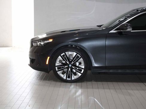 Certified 2025 BMW 530i RWD image 4