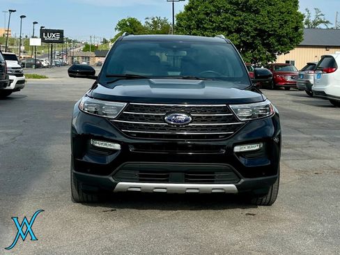 Used 2020 Ford Explorer Platinum w/ Premium Technology Package AWD/4WD image 2