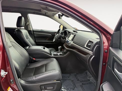 Used 2017 Toyota Highlander Limited Platinum image 19