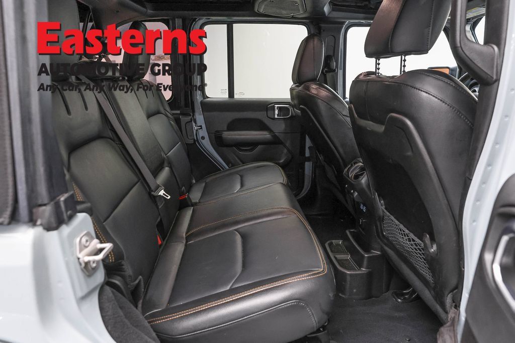 Used 2024 Jeep Wrangler Unlimited Sahara w/ Technology Group AWD/4WD image 23