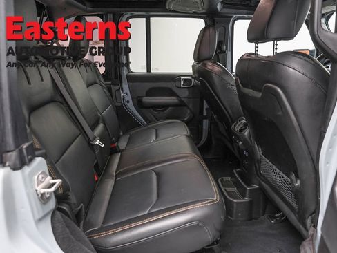 Used 2024 Jeep Wrangler Unlimited Sahara w/ Technology Group AWD/4WD image 23
