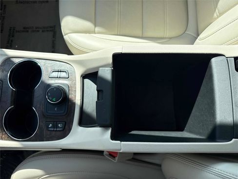 Used 2021 GMC Acadia Denali w/ Denali Technology Package image 23