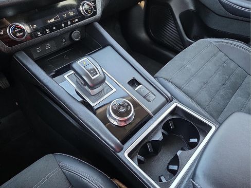 Used 2024 Mitsubishi Outlander SE image 25