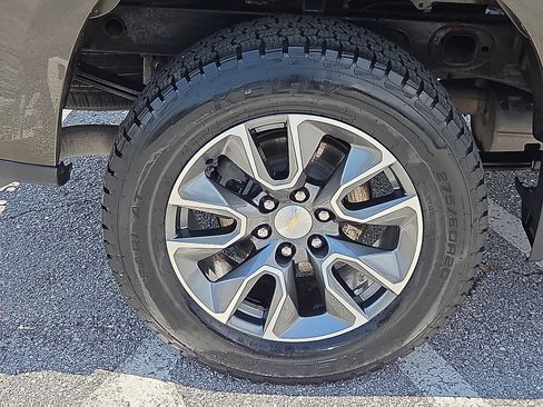 Used 2023 Chevrolet Silverado 1500 LT AWD/4WD image 7