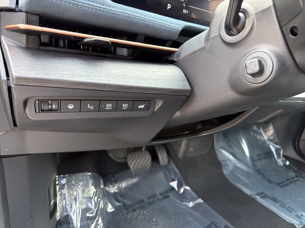 Used 2024 Nissan Ariya AWD image 21