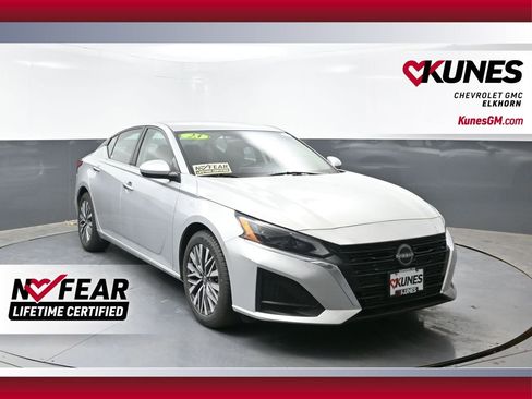 Used 2023 Nissan Altima 2.5 SV FWD image 1