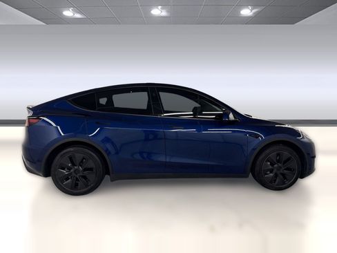 Used 2024 Tesla Model Y Long Range AWD/4WD image 8