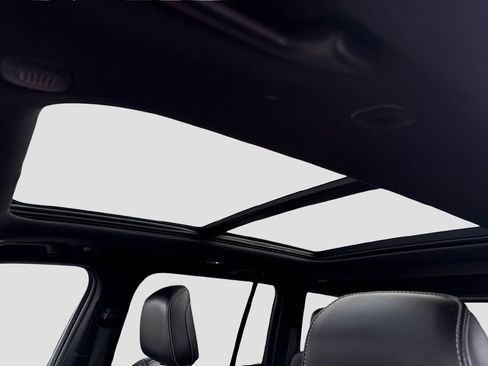 Used 2024 Jeep Grand Cherokee Overland w/ Trailer Tow Package image 12