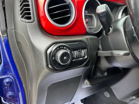 Used 2018 Jeep Wrangler Unlimited Rubicon AWD/4WD image 8