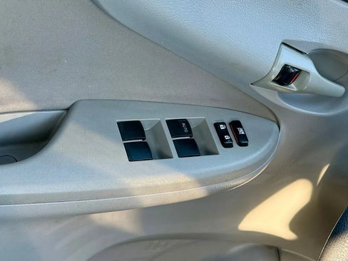 Used 2013 Toyota Corolla LE Special Edition image 17