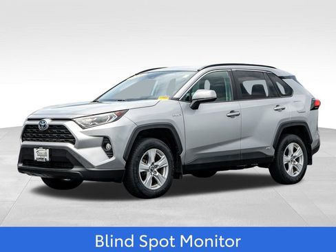 Used 2020 Toyota RAV4 XLE w/ Convenience Package AWD/4WD image 3