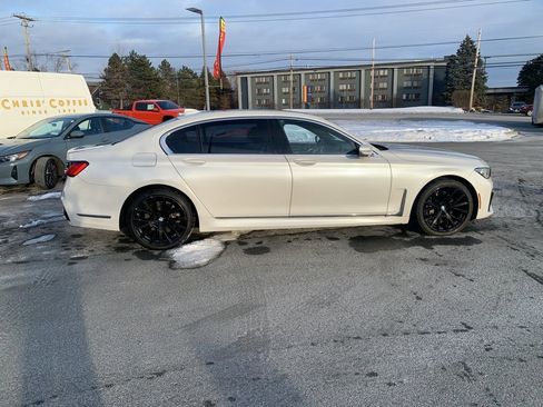 Used 2020 BMW 740i w/ M Sport Package image 8