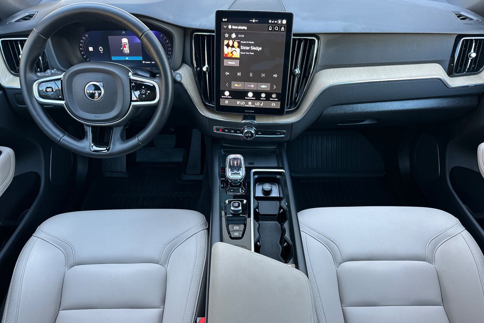 Certified 2026 Volvo XC60 B5 Plus AWD/4WD image 16