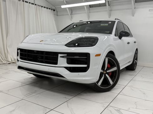 Certified 2025 Porsche Cayenne GTS image 8