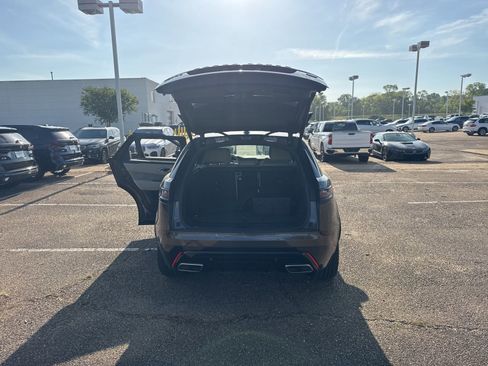 Used 2023 Land Rover Range Rover Velar R-Dynamic S image 9