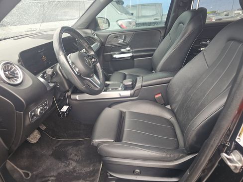 Used 2023 Mercedes-Benz GLB 250 w/ Premium Package image 11