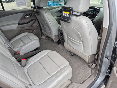 Used 2018 Chevrolet Traverse LT FWD image 32