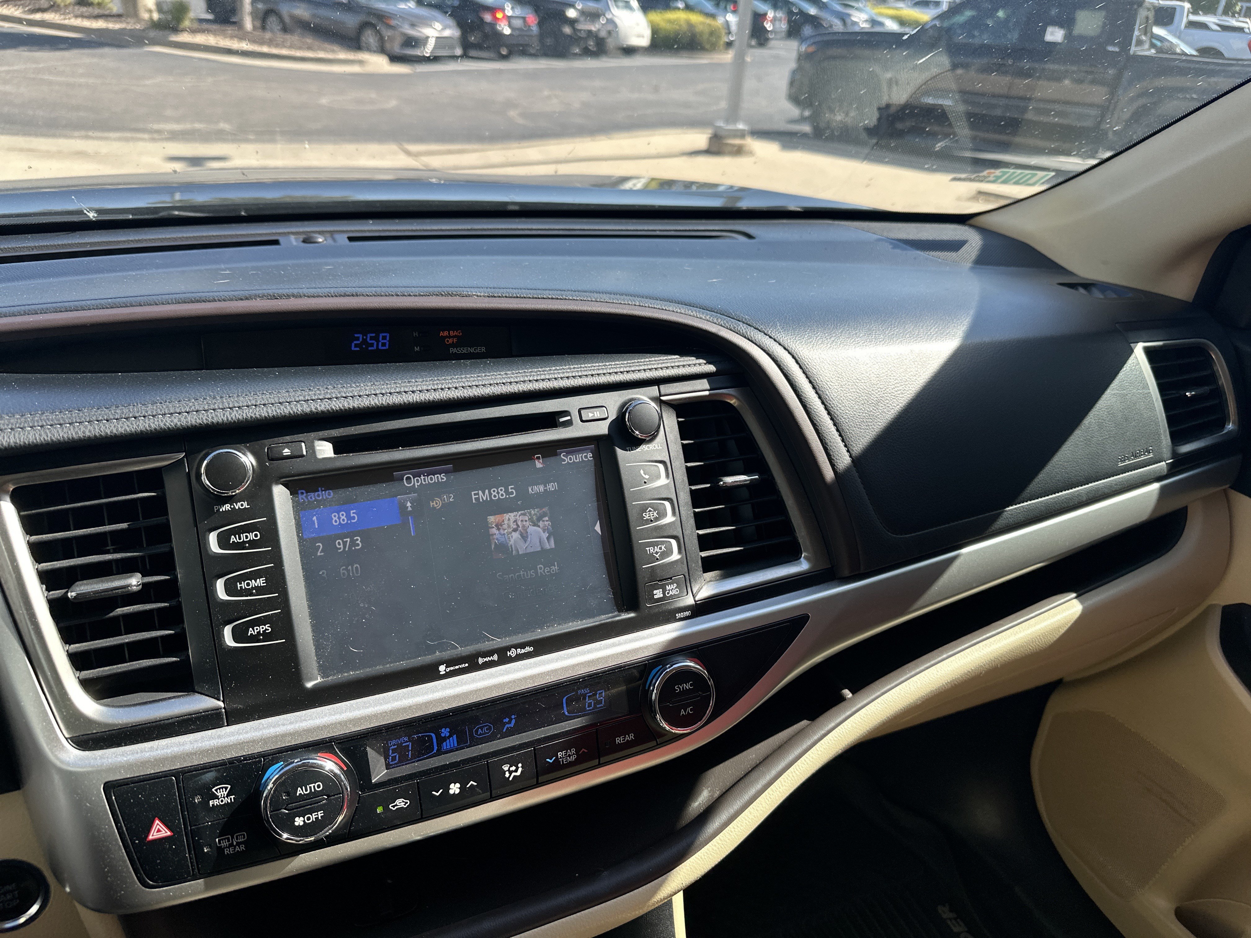 Used 2019 Toyota Highlander XLE AWD/4WD image 23