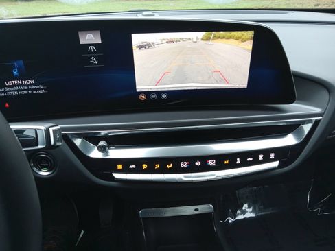 Used 2024 Cadillac Lyriq Tech AWD/4WD image 17