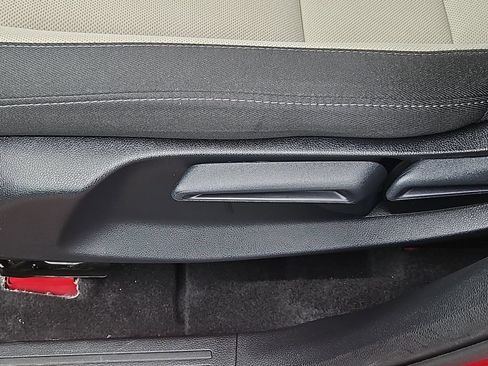 Used 2025 Honda CR-V LX image 17
