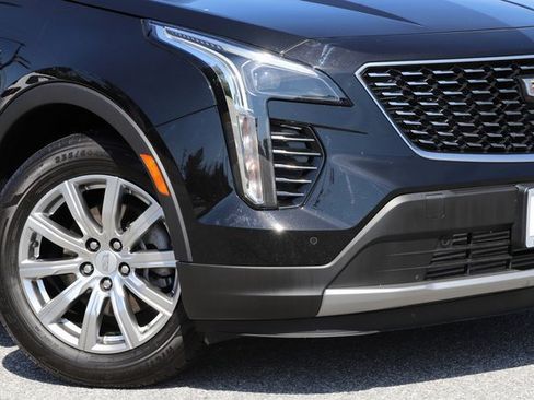 Used 2022 Cadillac XT4 Premium Luxury w/ Safety Alert Package image 5