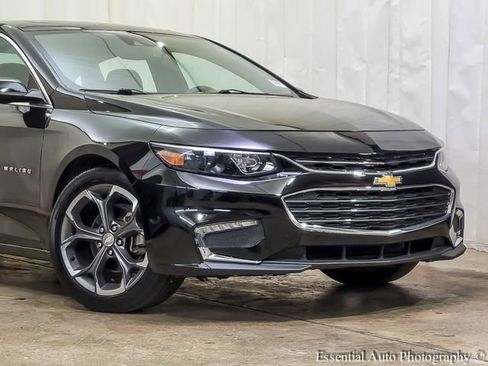 Used 2018 Chevrolet Malibu LT w/ Leather Package FWD image 3