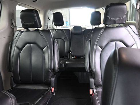 Used 2023 Chrysler Pacifica Touring-L FWD image 24