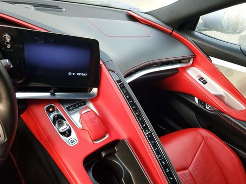 Used 2020 Chevrolet Corvette Stingray Preferred Cpe w/ 2LT Preferred Equipment Group RWD image 19