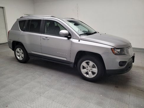 Used 2016 Jeep Compass Latitude FWD image 11