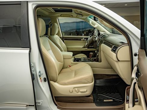Used 2014 Lexus GX 460 Luxury AWD/4WD image 41