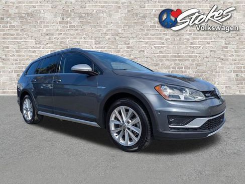 Used 2017 Volkswagen Golf Alltrack SE AWD/4WD image 2
